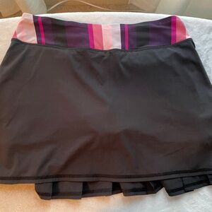 Lululemon Skirt size 6 - Black